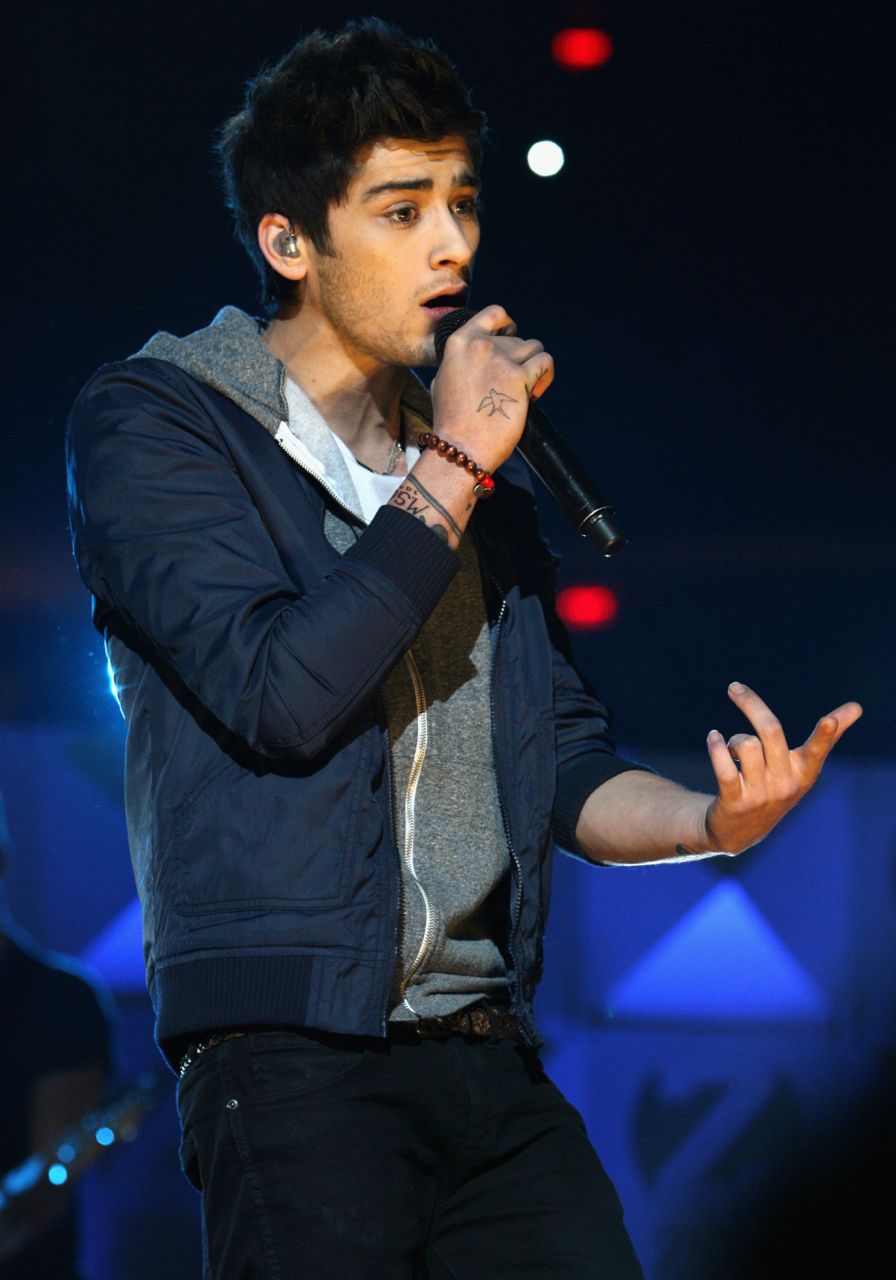 zayn-malik-broken-hand-skateboard-accident